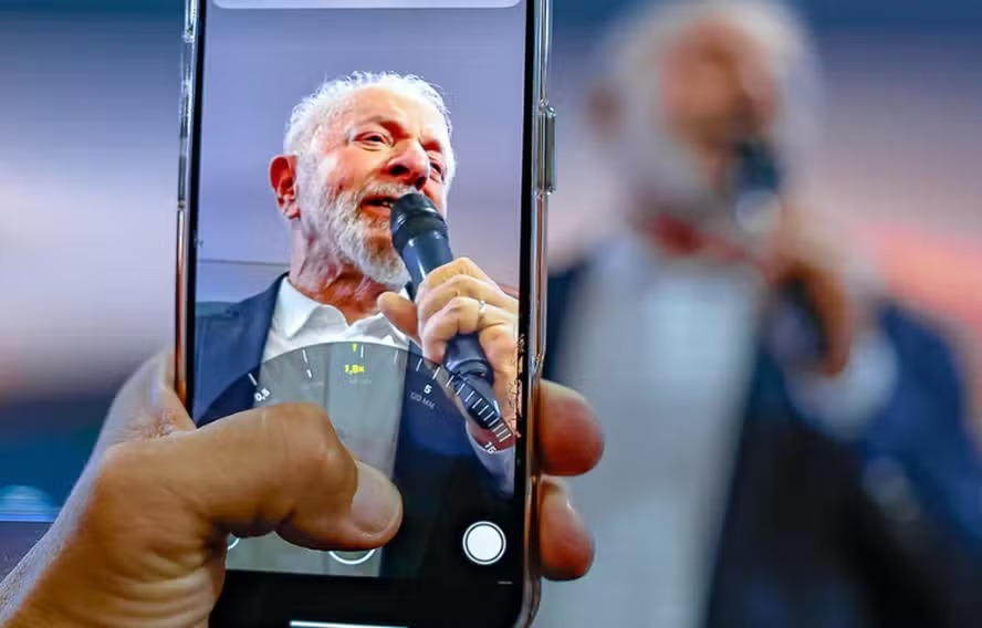 Partido Novo tenta impedir gasto de R$763 milhões para autopromoção de Lula