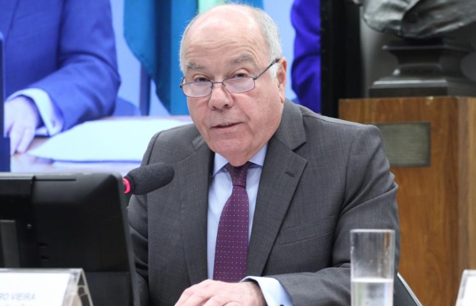 Oposição acusa Mauro Vieira de crime de responsabilidade