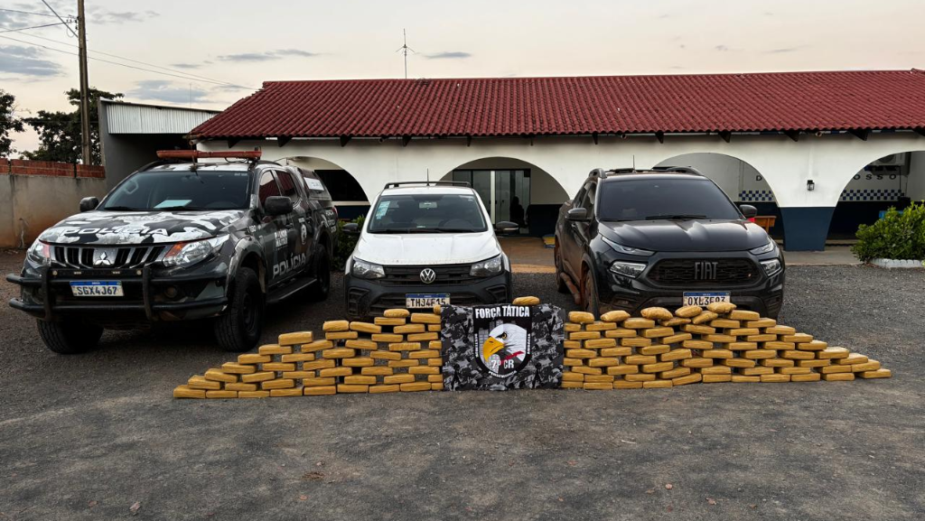 Polícia prende 2 e apreende 146 tabletes de maconha em MT
