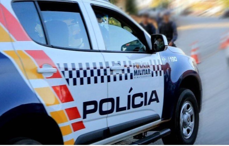 Mãe é detida após agredir filha adolescente com vara e capacete