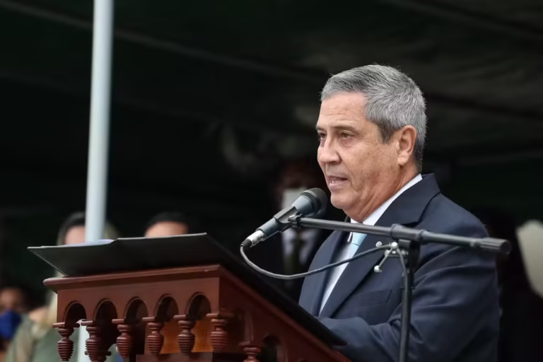 Advogado de Braga Netto diz que pedirá acareação de general e Mauro Cid